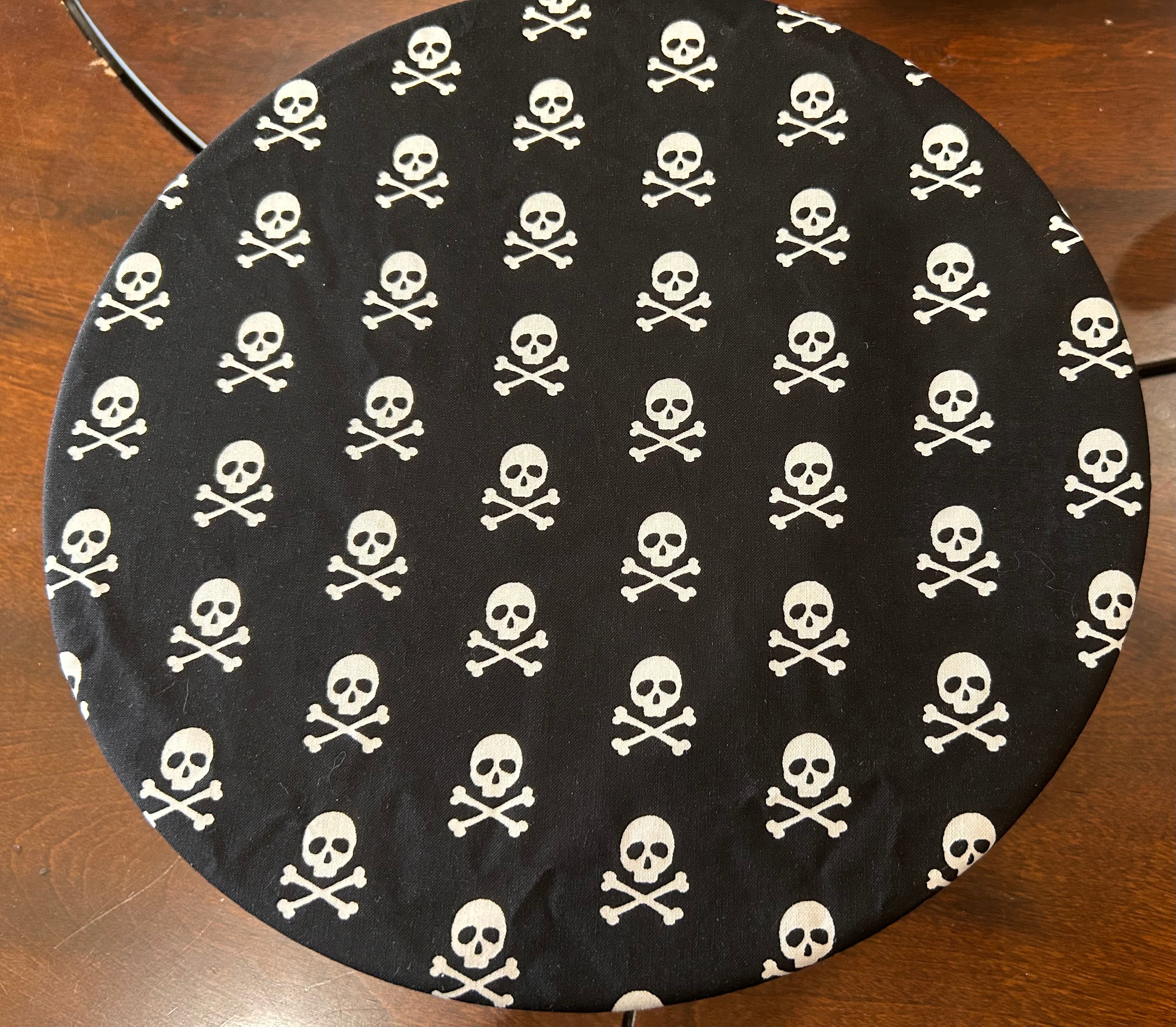 Bowl cover - skull and bones