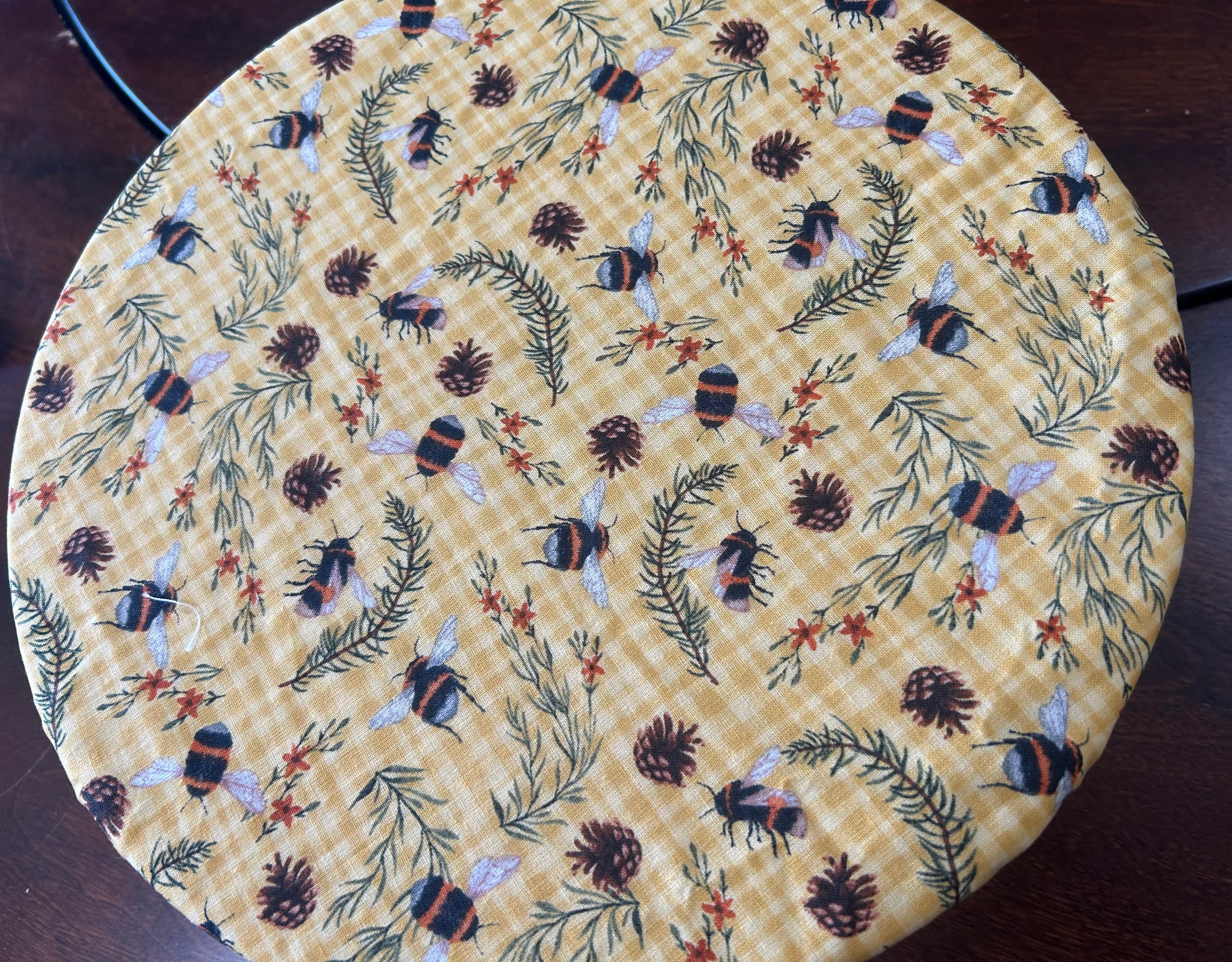Bowl cover - pine & bumble bees